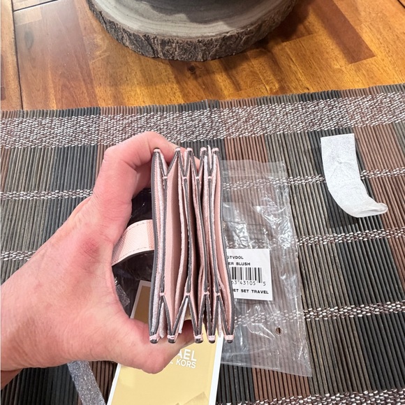 Michael Kors Powder Blush Compact Card Holder - Picture 3 of 3